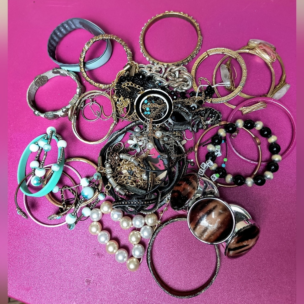 Lot O Jewelry Broken Scrap And Crafts 2lb0.7